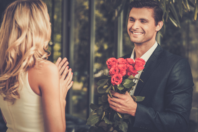 smile-handsome-man-red-roses-dating-canstockphoto21300994-webopt