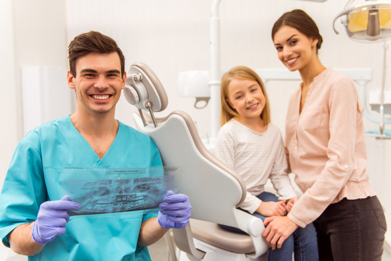 cedar-park-dentist-appt-xrays-family-smiling-800x534